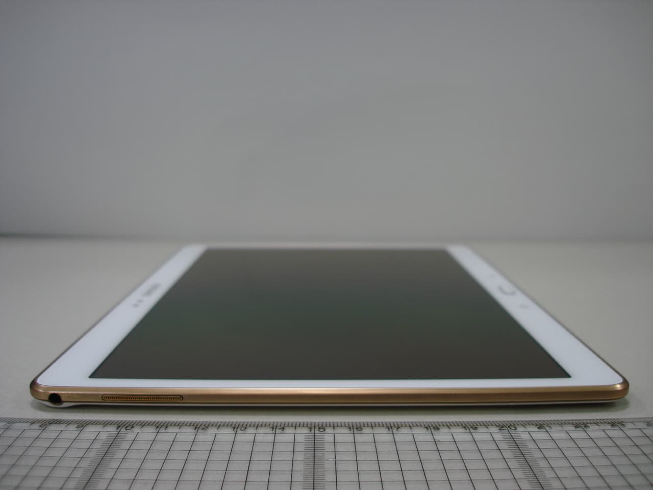 Multi-Band GSM/EDGE/UMTS/LTE Tablet with WLAN, Bluetooth, and ANT+ - FCC ID A3LSMT807V - Samsung Electronics Co Ltd (1)