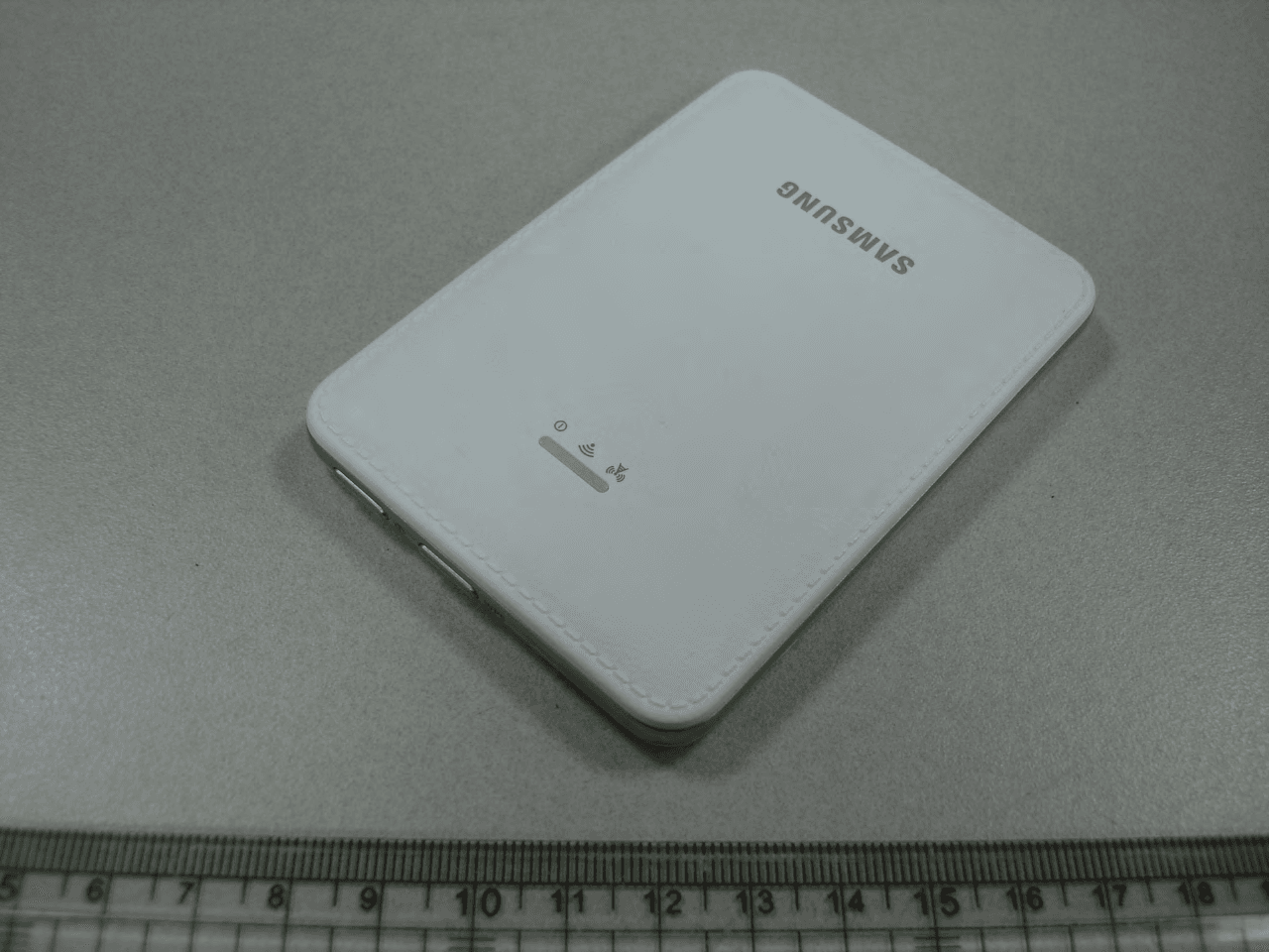 Cellular/PCS GSM/WCDMA Portable Hotspot with WLAN - FCC ID A3LSMV101F - Samsung Electronics Co Ltd (1)