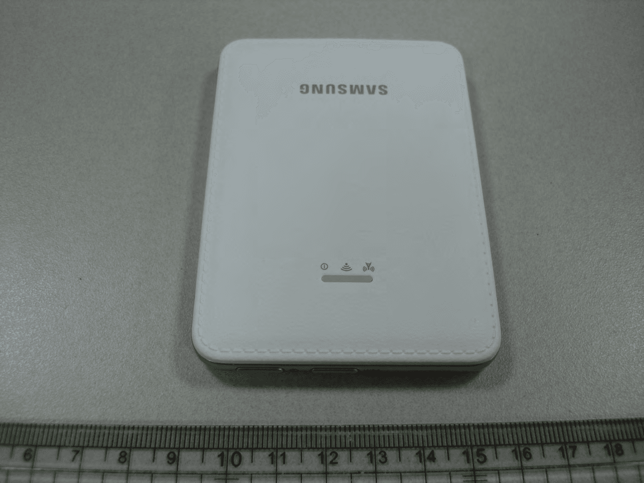 Portable Wireless Router with Multi-Band GSM/ UMTS/ LTE and WLAN - FCC ID A3LSMV101M - Samsung Electronics Co Ltd (3)