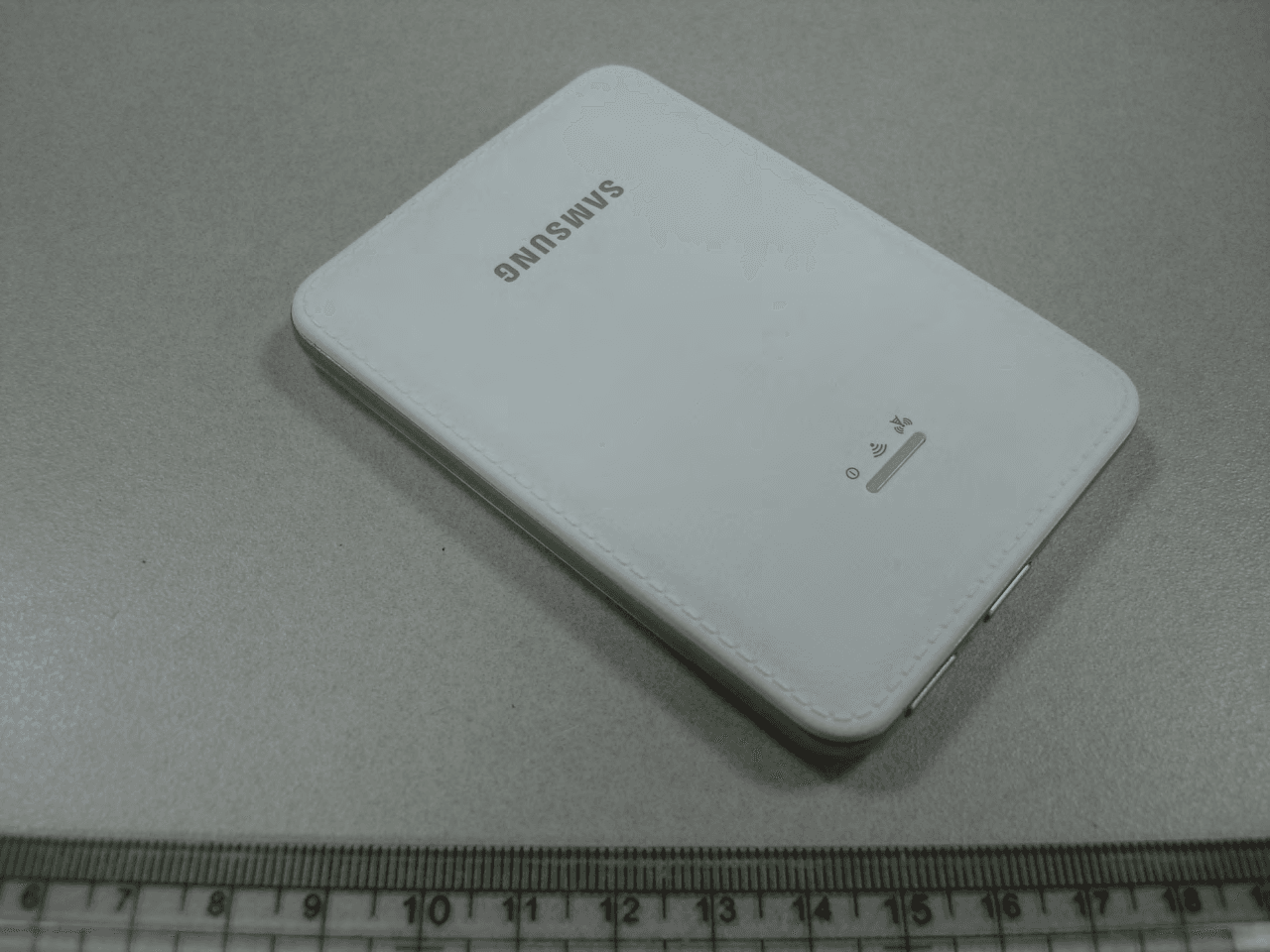 Portable Wireless Router with Multi-Band GSM/ UMTS/ LTE and WLAN - FCC ID A3LSMV101M - Samsung Electronics Co Ltd (2)