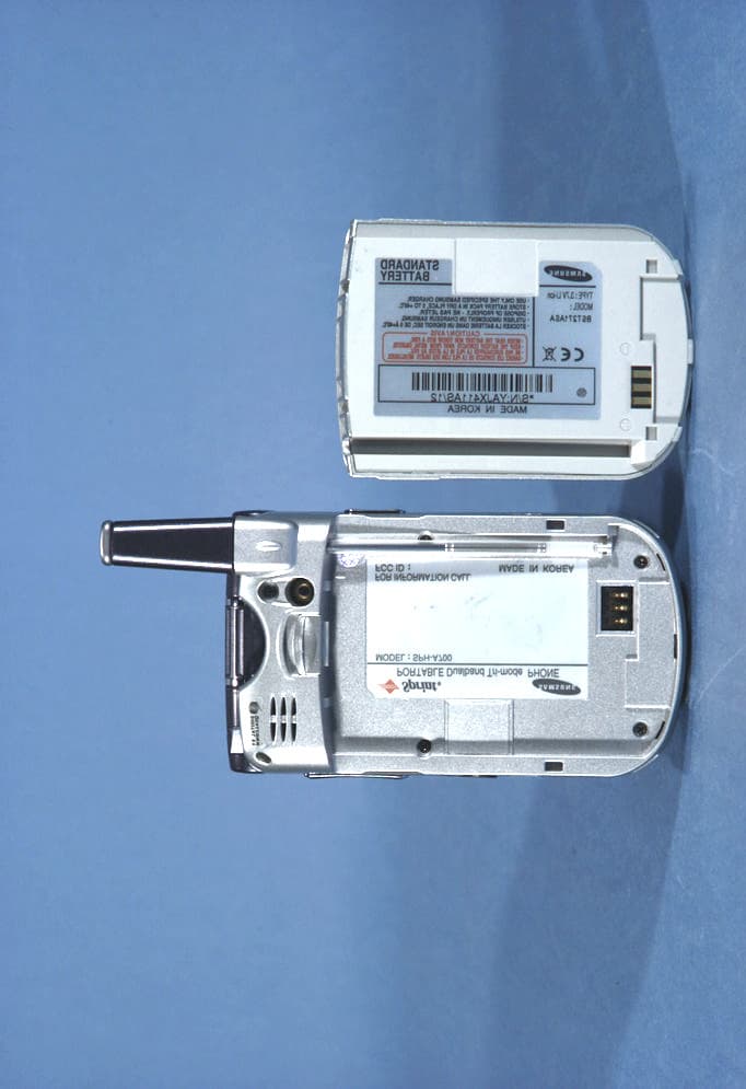 Tri-Mode Dual-Band Analog/ PCS Phone (AMPS/CDMA) - FCC ID A3LSPHA700 - Samsung Electronics Co Ltd (3)