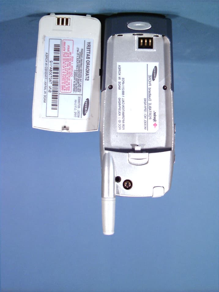 Tri-Mode Dual-Band Analog/PCS Phone (AMPS/CDMA) - FCC ID A3LSPHN240 - Samsung Electronics Co Ltd