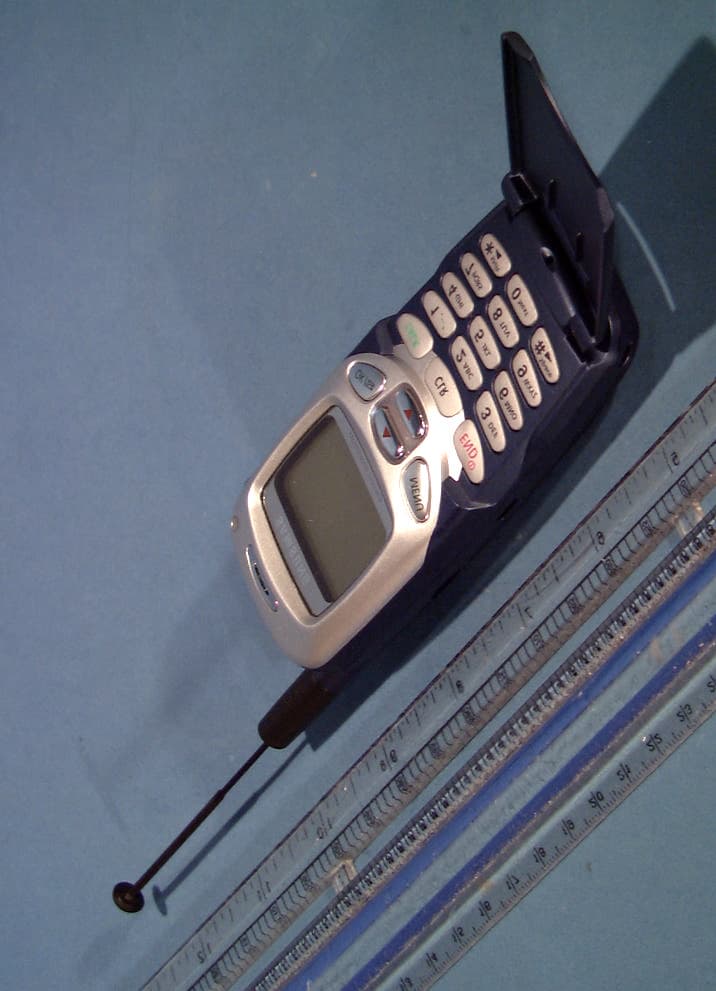 Tri-Mode Dual-Band Analog/PCS Phone (AMPS/CDMA) - FCC ID A3LSPHN300 - Samsung Electronics Co Ltd (2)