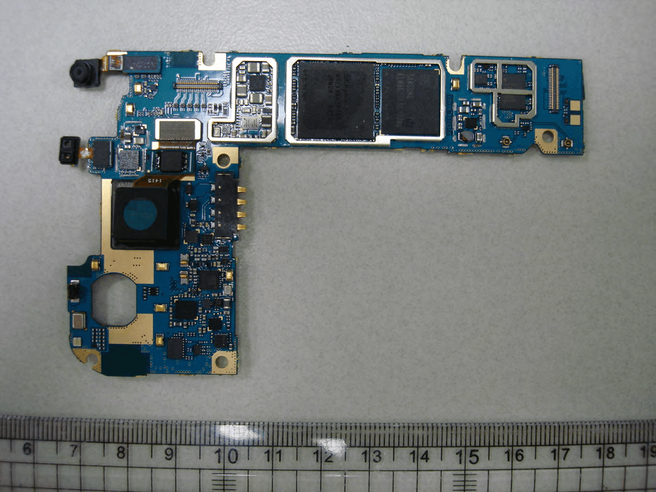 Multi-band GSM/EDGE/WCDMA Phone with WLAN, Bluetooth, RFID, and ANT+ - FCC ID A3LSWDSC02G - Samsung Electronics Co Ltd (3)