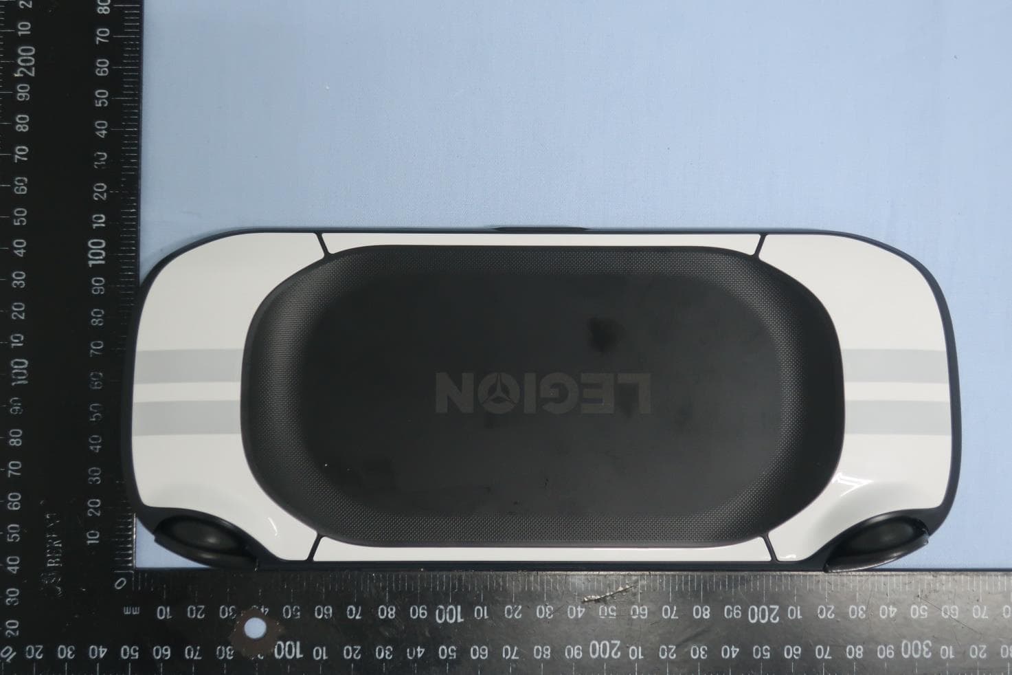 Gaming tablet computer - FCC ID A5MLP21B21 - Lenovo (Beijing) Limited (2)