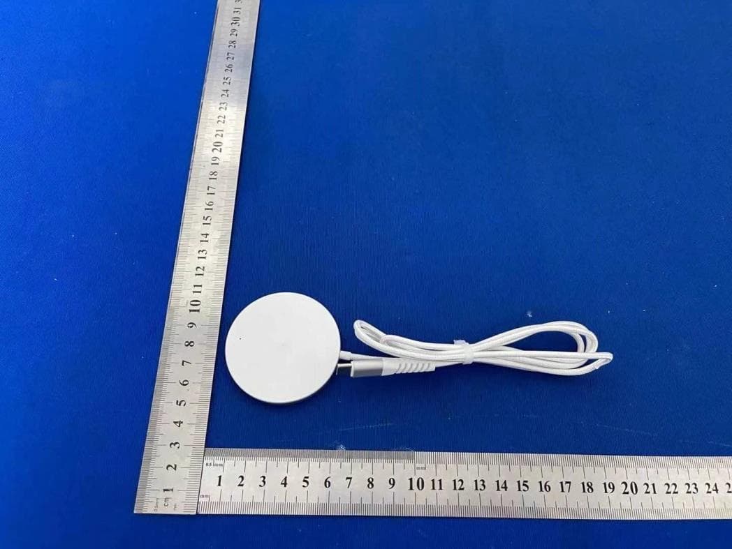 Magnetic wireless charger - FCC ID A7M-RWC46 - Shenzhen Reflying Electronic Co., Ltd. (2)