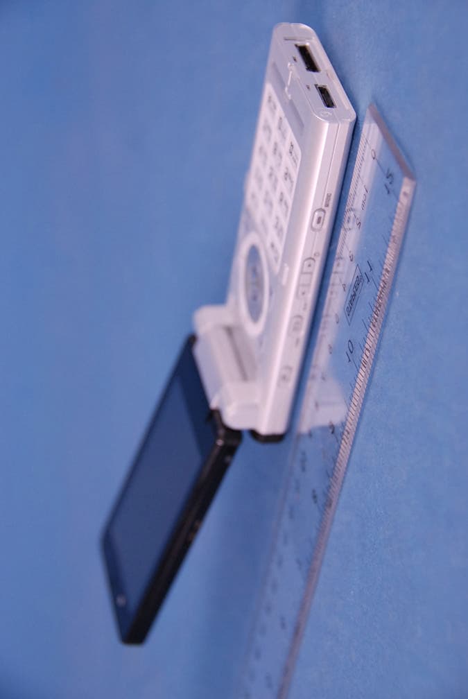 PCS GSM Phone with RFID - FCC ID A98-FOMA-N905I - NEC Corporation of America (2)