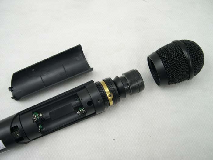 Wireless Microphone - FCC ID AAO3201258T - RadioShack Corporation