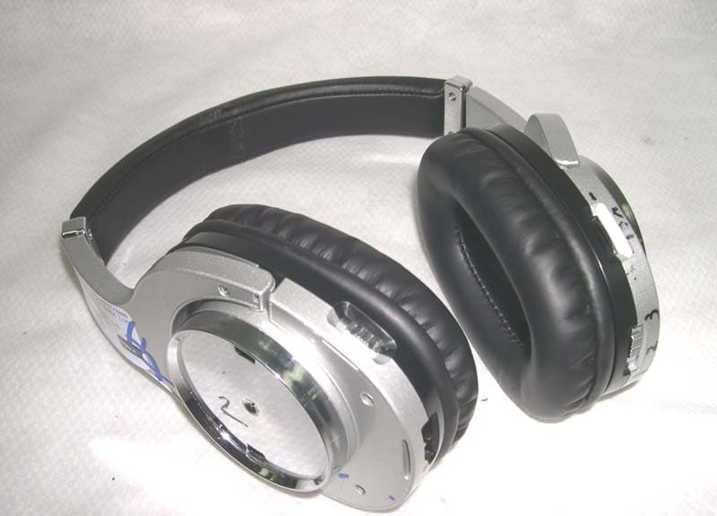 2.4GHz FHSS Wireless Headphone - FCC ID AAO330103R - RadioShack Corporation (3)