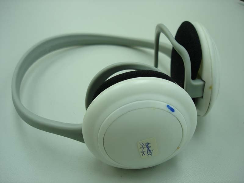 2.4GHz FHSS Wireless Headphone (Headphone) - FCC ID AAO3301253R - RadioShack Corporation (5)
