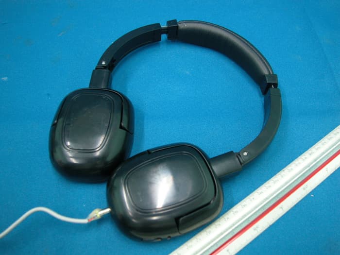 Portable Digital Wireless Stereo Headphones (Headphones) - FCC ID AAO330283R - RadioShack Corporation (3)