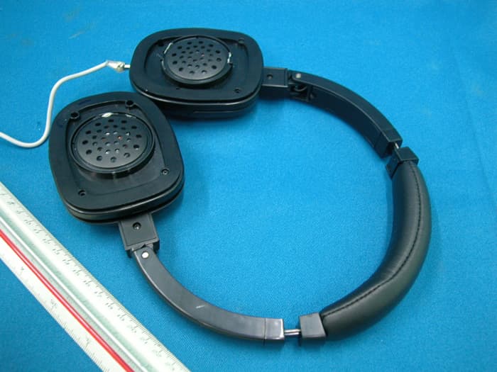 Portable Digital Wireless Stereo Headphones (Headphones) - FCC ID AAO330283R - RadioShack Corporation