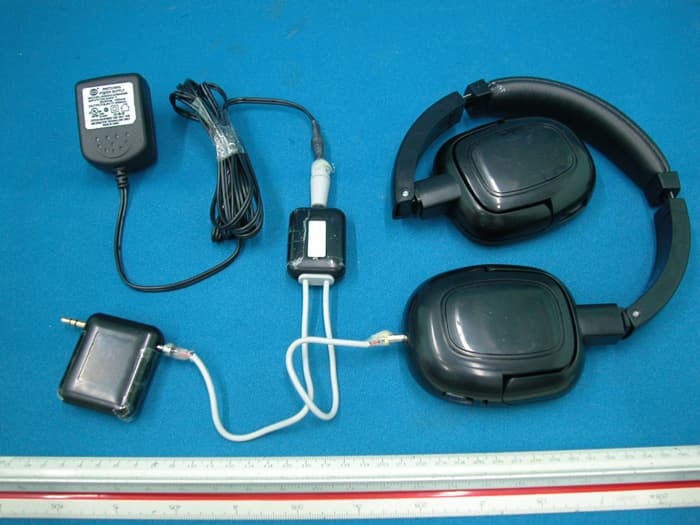 Portable Digital Wireless Stereo Headphones (Transmitter) - FCC ID AAO330283T - RadioShack Corporation (3)