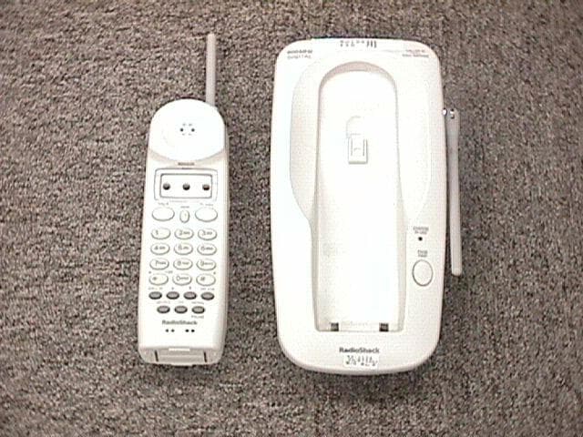 900 MHz Spread Spectrum Cordless Telephone - FCC ID AAO4301124 - RadioShack Corporation