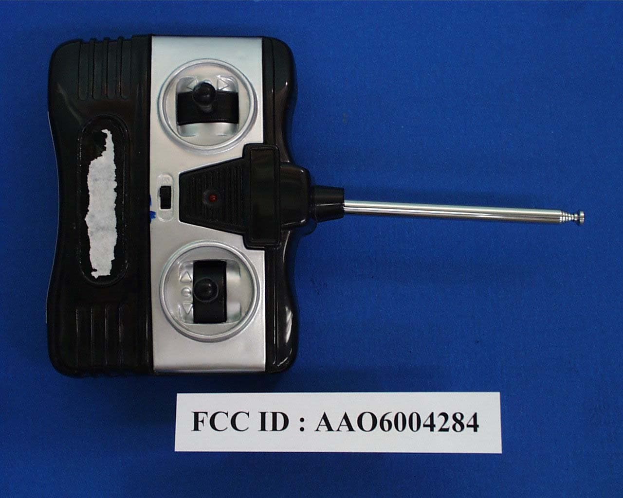 Remote control toy - FCC ID AAO6004284 - RadioShack Corporation