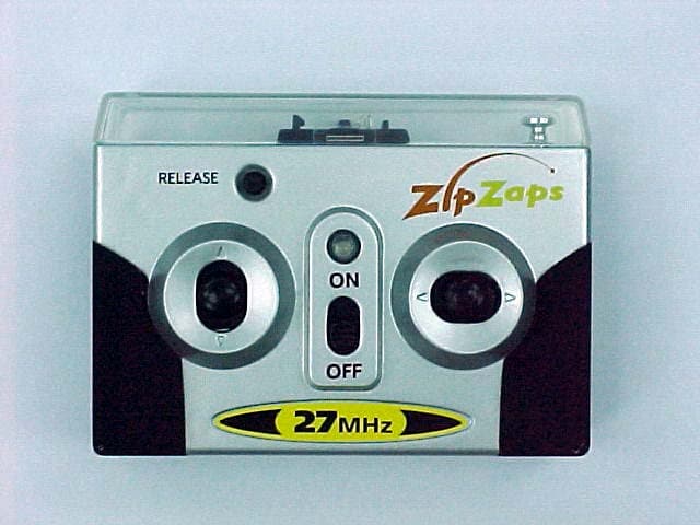 27 MHz Wireless R/C Car TX - FCC ID AAO6007001 - RadioShack Corporation