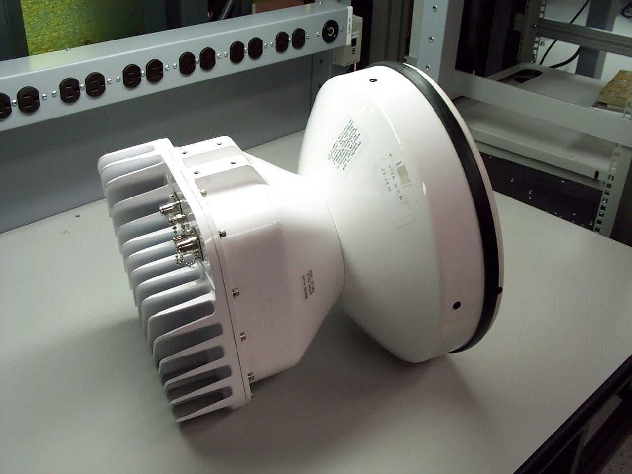 LMDS CPE Transceiver - FCC ID AB6CTR2808M - Avaya Canada Corporation
