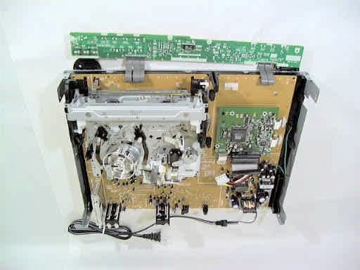 VCR with DVD Player - FCC ID ACJ927139AHV - Panasonic Corporation of North America (2)