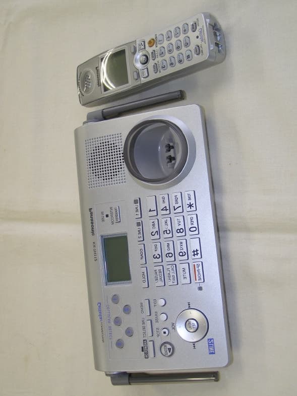 Panasonic 2.4 GHz FHSS Digital Cordless Telephone - FCC ID ACJ96NKX-TH112 - Panasonic Corporation of North America