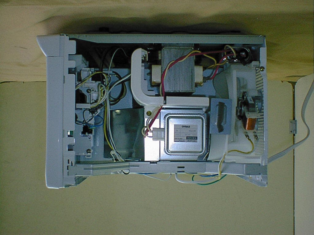 Microwave Oven - FCC ID AEZM221 - Sanyo Electric Co Ltd (1)