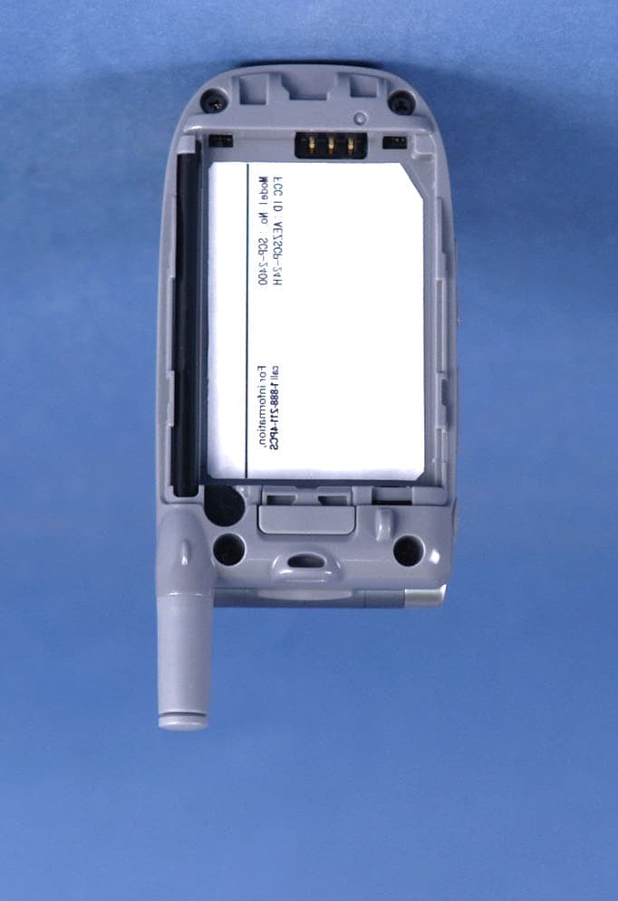 Tri-Mode Dual-Band Analog/ PCS Phone (AMPS/ CDMA) - FCC ID AEZSCP-24H - Sanyo Electric Co Ltd (2)