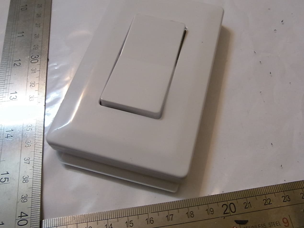 RF Transmitter (Wall mounted) - FCC ID AG2AA-001 - Aaron & Andrew Design Inc