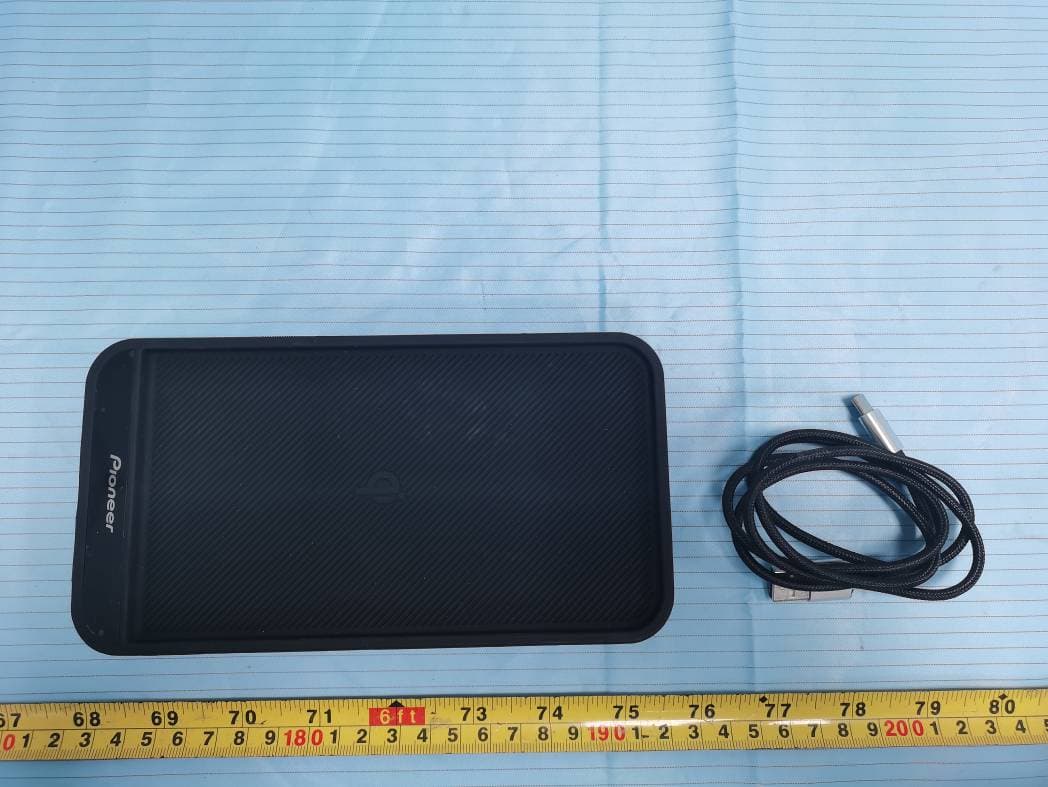 Wireless Charging pad - FCC ID AJD-CP300 - Pioneer Corporation (2)