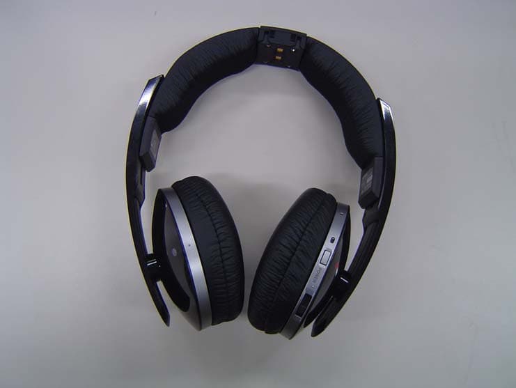 Wireless stereo headphones - FCC ID AK8MDRRF6500 - Sony Group Corporation (2)