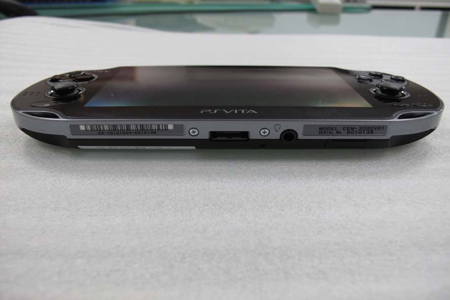 PlayStation(R) Vita - FCC ID AK8PCH1101A - Sony Group Corporation (4)