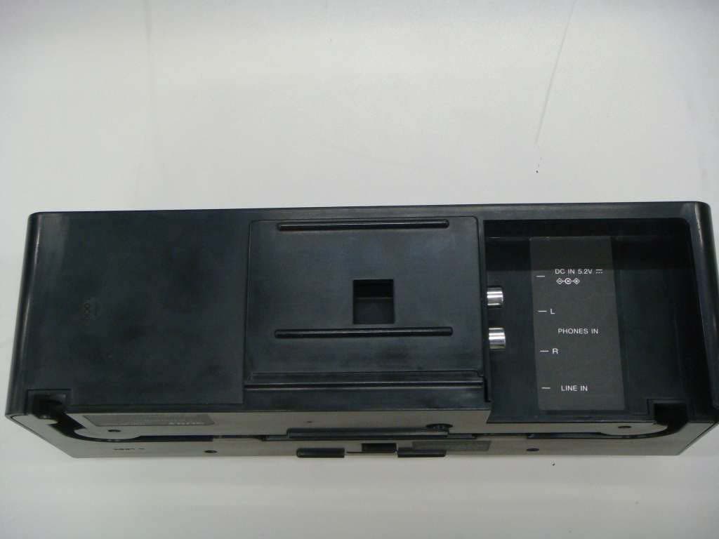 Digital Stereo Transmitter - FCC ID AK8TMR4000 - Sony Group Corporation (3)
