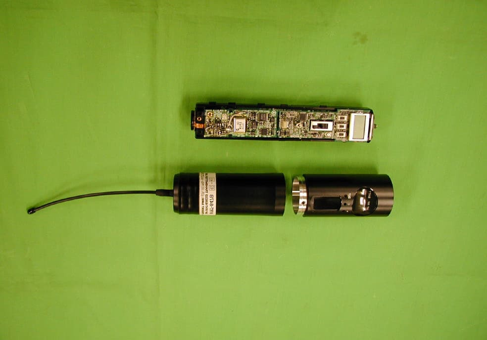 UHF Synthesized Transmitter Unit - FCC ID AK8WRT847B - Sony Group Corporation (3)
