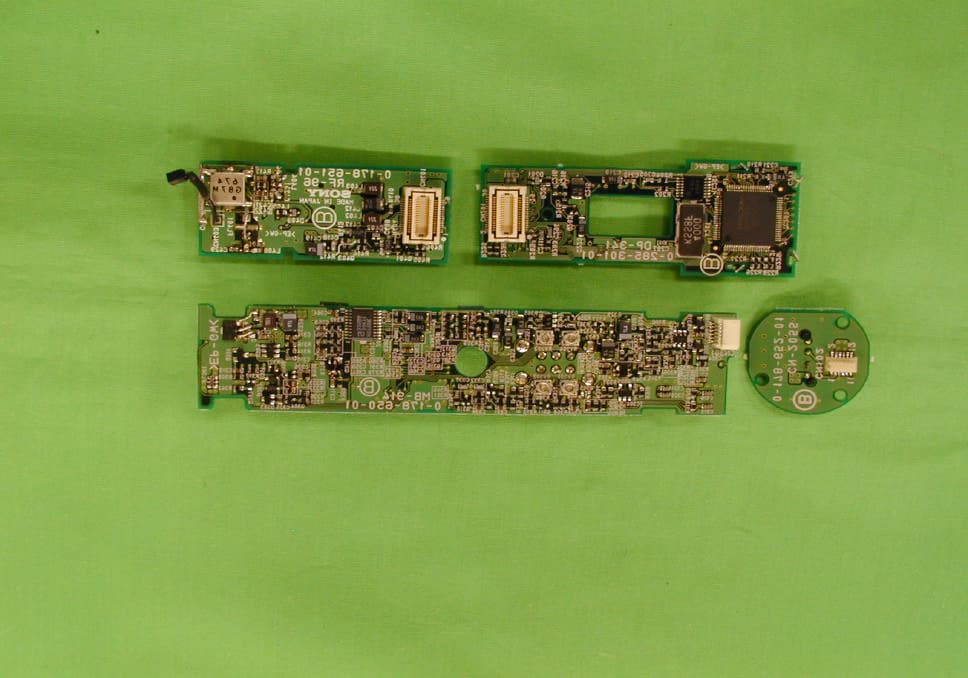 UHF Synthesized Transmitter Unit - FCC ID AK8WRT847B - Sony Group Corporation (1)