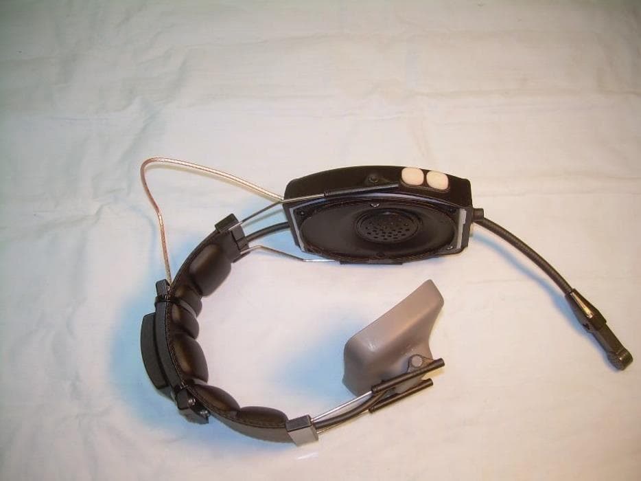 Wireless Communication Headset - FCC ID ALZMV2 - Multi-Voice Radio LLC (4)