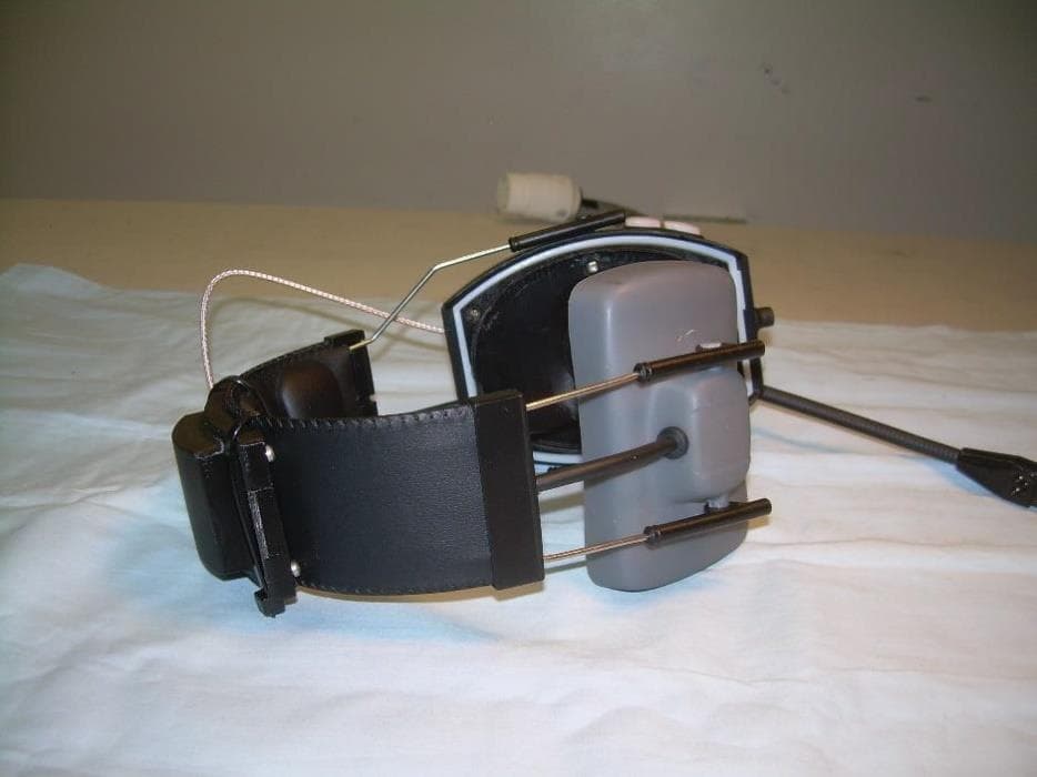 Wireless Communication Headset - FCC ID ALZMV2 - Multi-Voice Radio LLC (2)