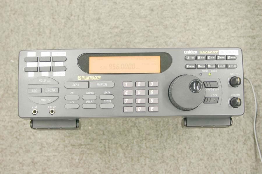 scanning receiver - FCC ID AMWUB322 - Uniden America Corporation