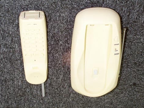 900 MHZ ANALOG CORDLESS TELEPHONE - FCC ID AMWUC206 - Uniden America Corporation