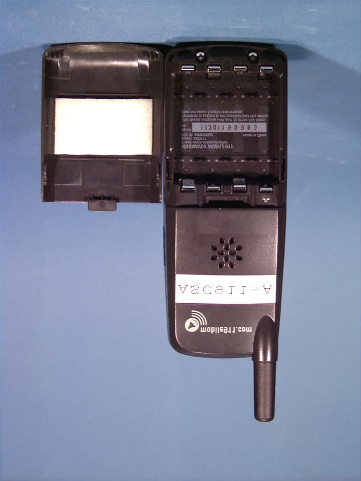 Portable Emergency Cellular Telephone - FCC ID AMWUH052A - Uniden America Corporation (3)