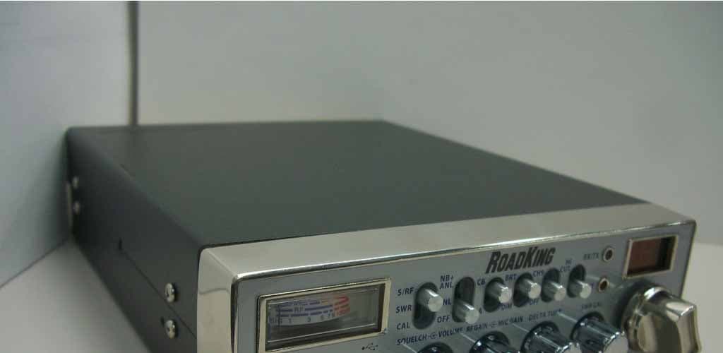 CB TRANSCEIVER - FCC ID AMWUT400 - Uniden America Corporation