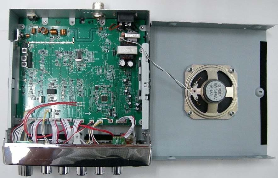 AM 4W, Mobile CB Station Transceiver - FCC ID AMWUT407 - Uniden America Corporation (2)