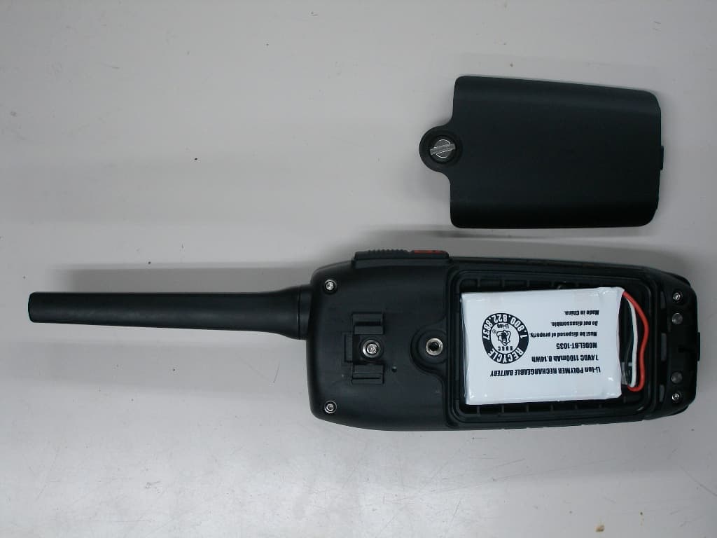 Handheld Marine Transceiver - FCC ID AMWUT647 - Uniden America Corporation (4)