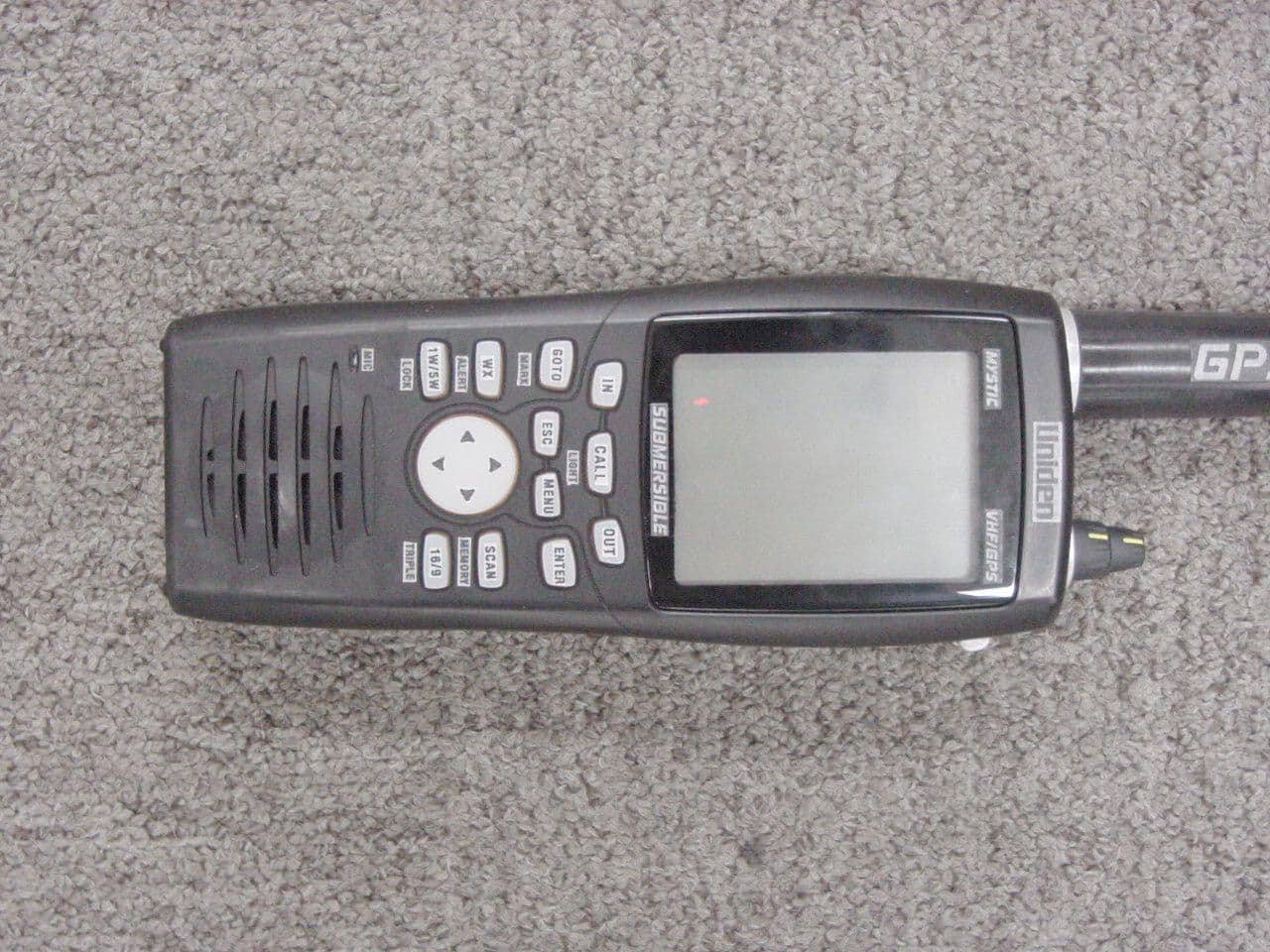 Portable Marine VHF Transmitter with GPS - FCC ID AMWUT890 - Uniden America Corporation