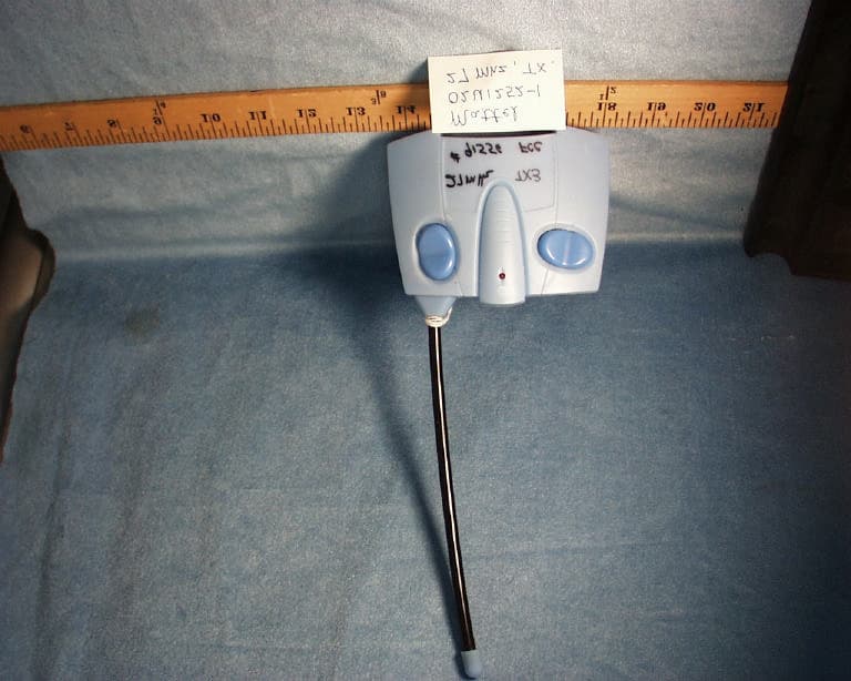 Radio Control Toy Transmitter - FCC ID APB91556-02A2T - Mattel Toys A Division of Mattel Inc (4)