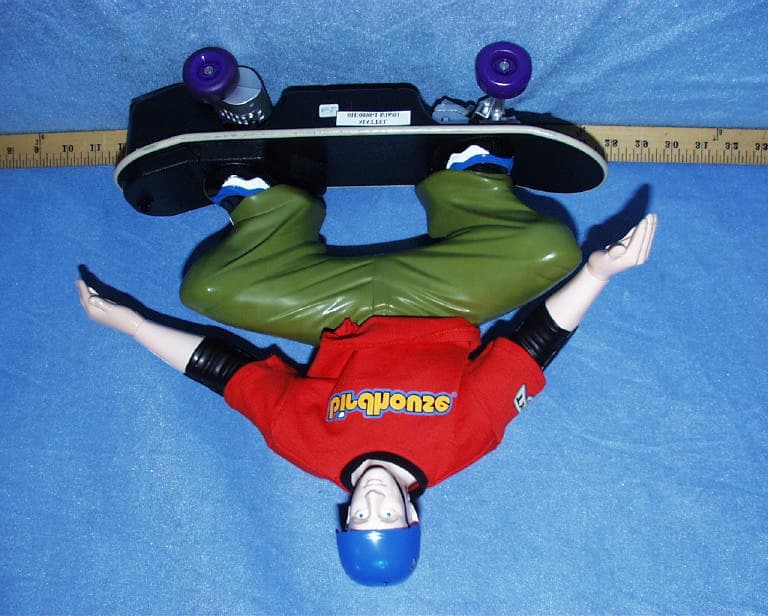 49MHz RADIO CONTROL TOY SKATEBOARDER RECEIVER - FCC ID APB95456-00B4R - Mattel Toys A Division of Mattel Inc (2)
