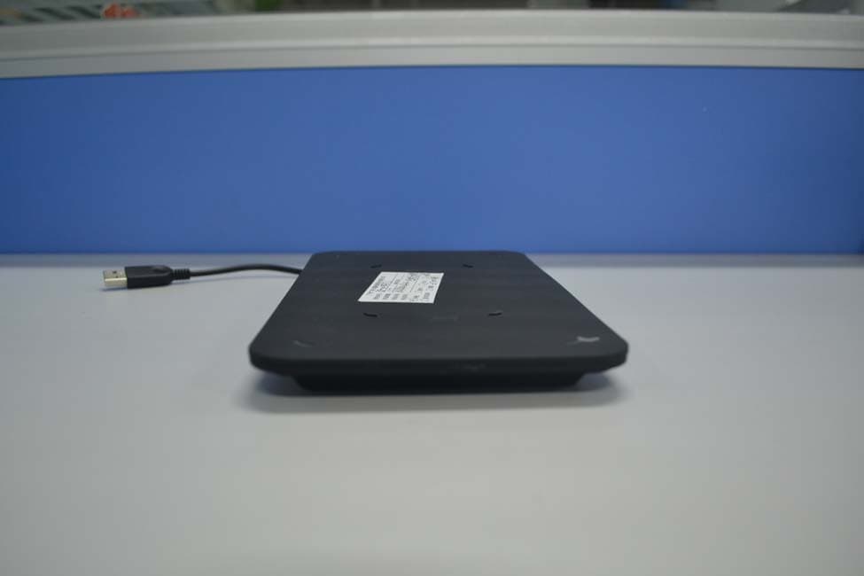 USB POWERED WIRELESS CHARGER - FCC ID APIJBLQI - Harman International Industries, Inc (1)