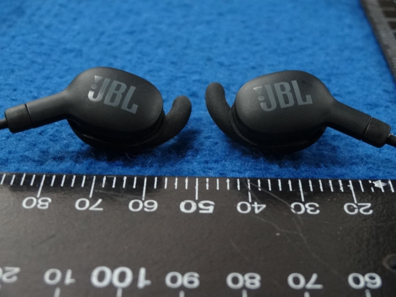 Bluetooth headset - FCC ID APIJBLV100BT - Harman International Industries, Inc (4)