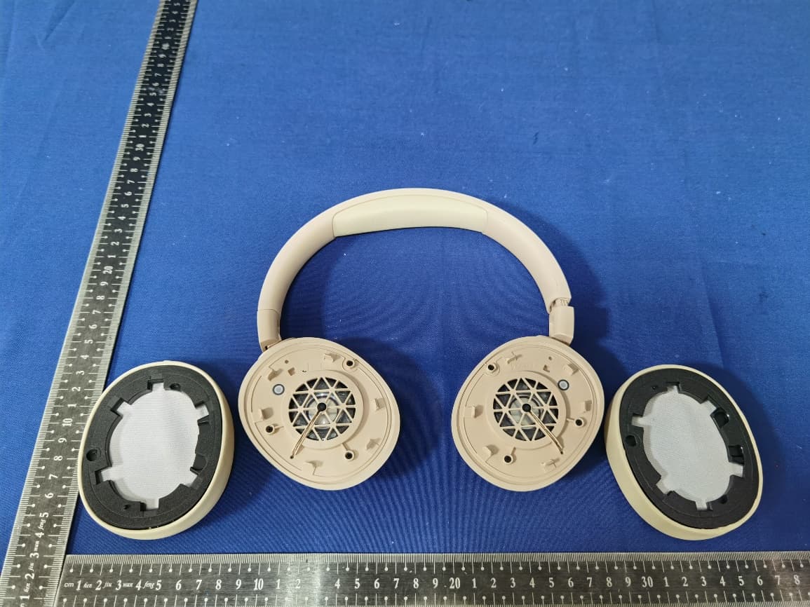 Bluetooth headset - FCC ID APITUNE760NC - Harman International Industries, Inc (2)