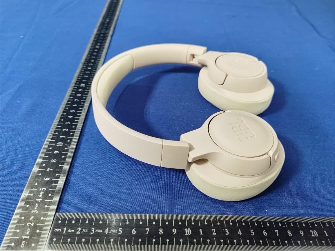 Bluetooth headset - FCC ID APITUNE760NC - Harman International Industries, Inc (5)