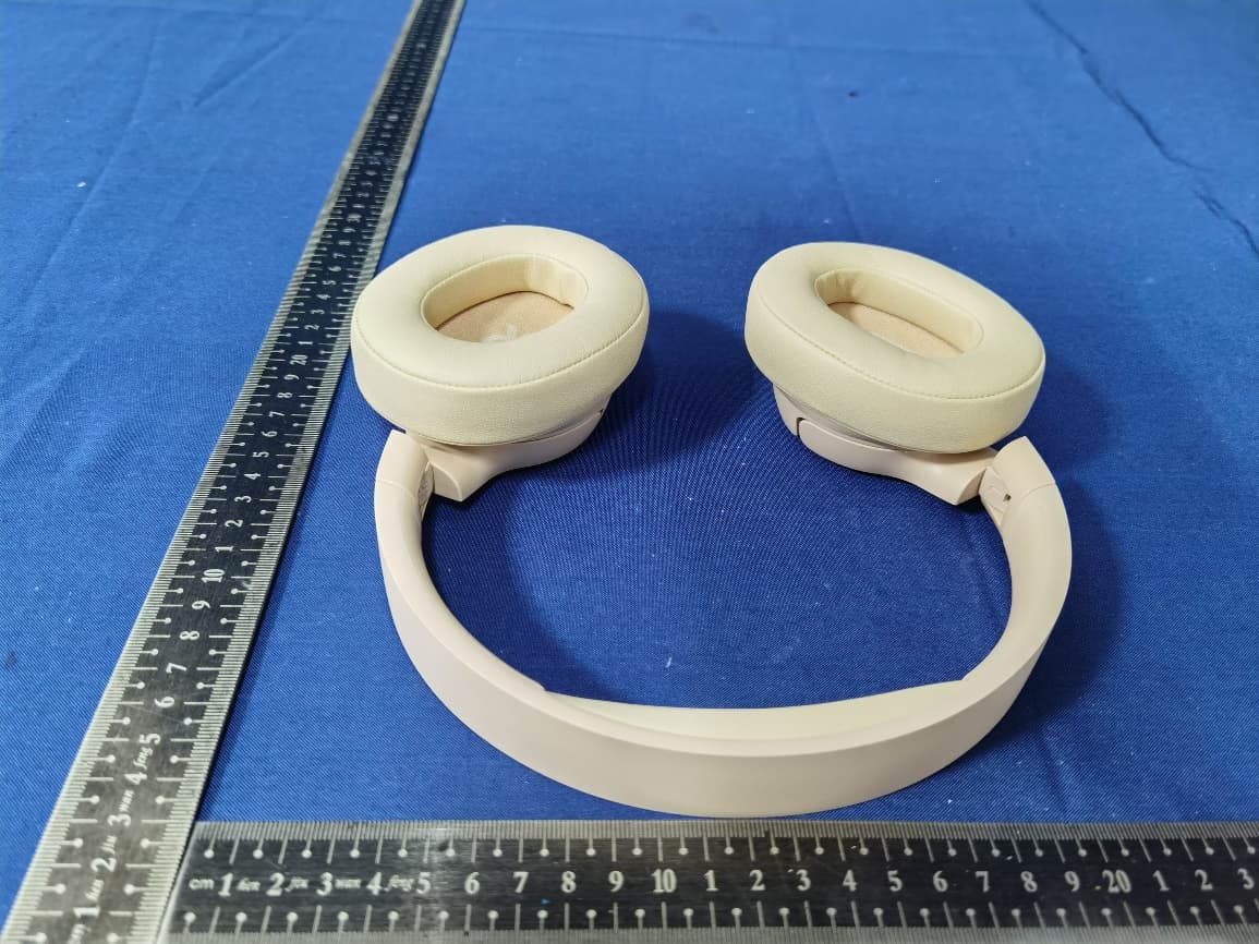 Bluetooth headset - FCC ID APITUNE760NC - Harman International Industries, Inc (3)