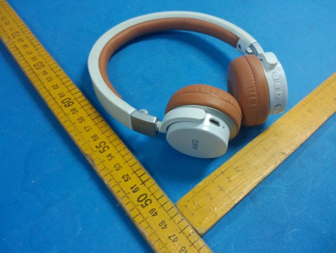 On Ear Bluetooth Headphone - FCC ID APIY45BT - Harman International Industries, Inc (4)