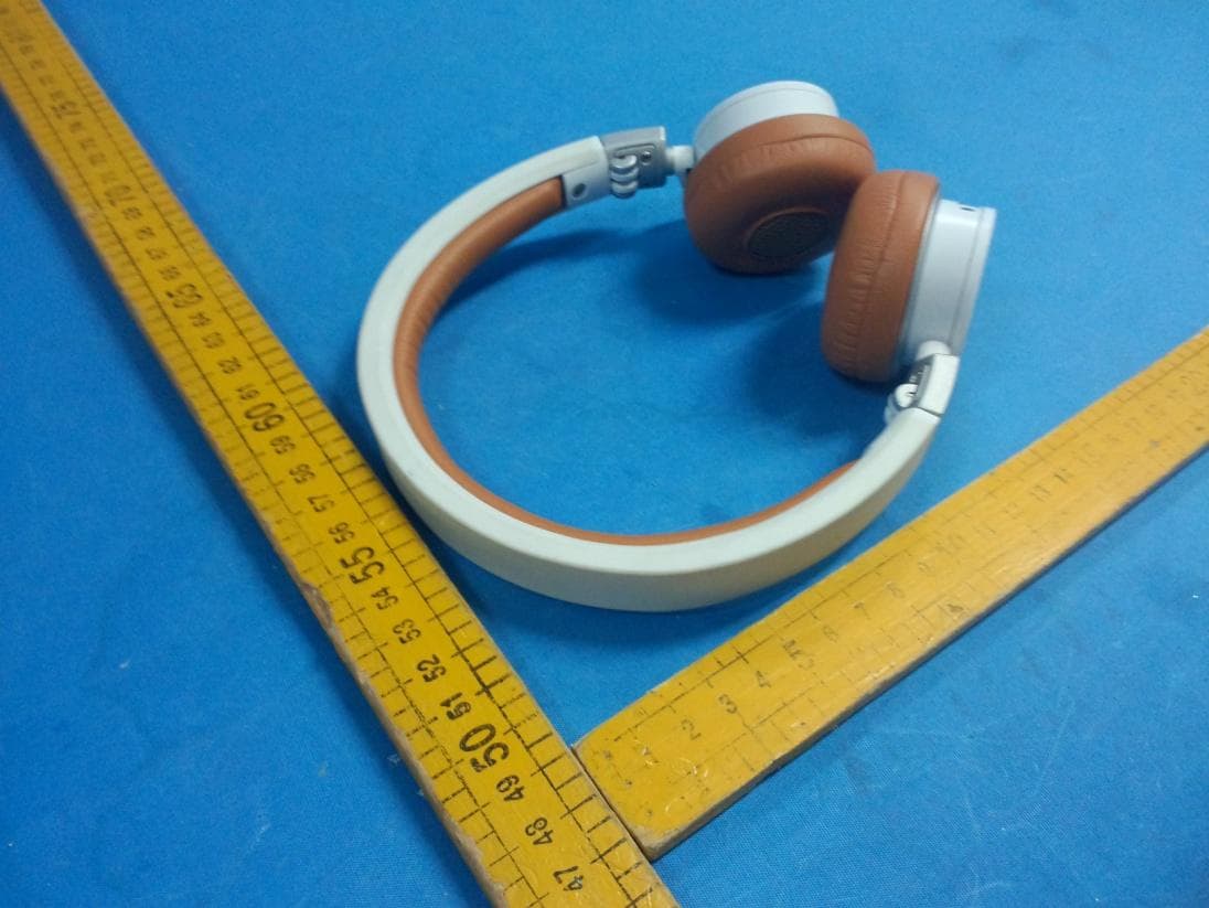 On Ear Bluetooth Headphone - FCC ID APIY45BT - Harman International Industries, Inc (3)